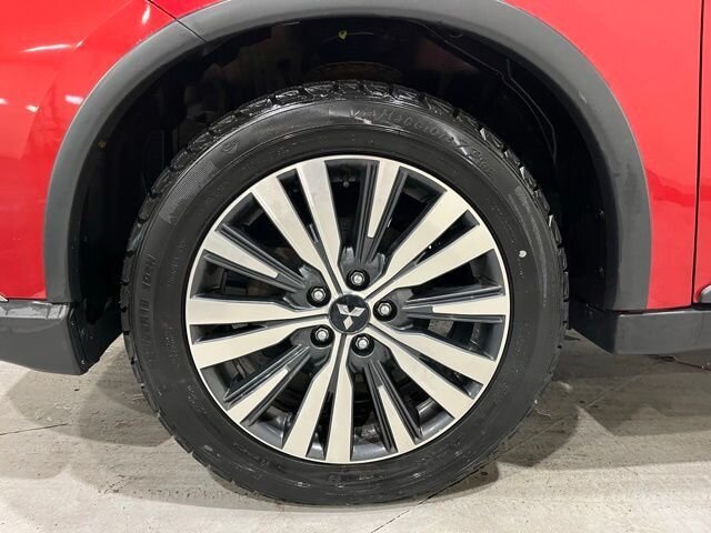 
 2019 Mitsubishi Outlander ES full									