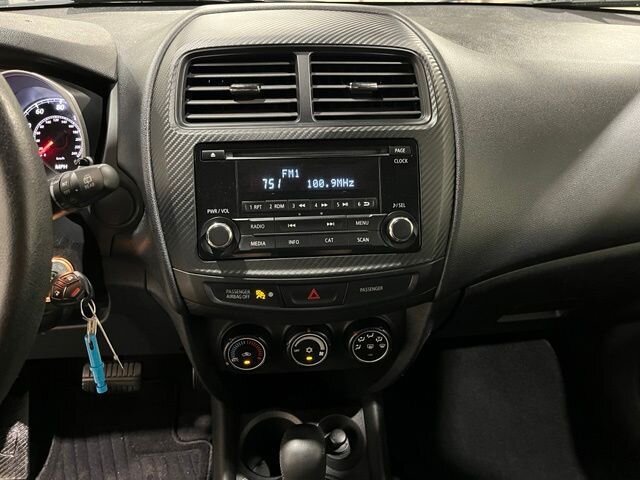 
 2015 Mitsubishi Outlander Sport ES full									
