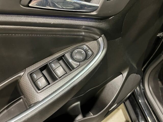 
 2017 Chevrolet Malibu Hybrid full									