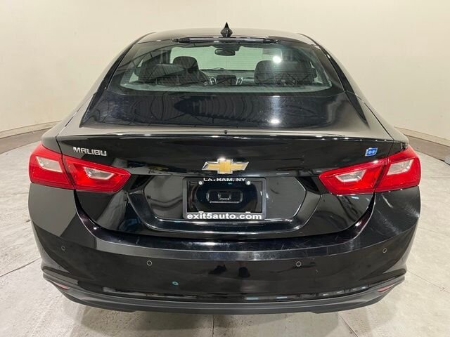 
 2017 Chevrolet Malibu Hybrid full									