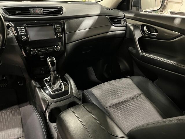 
 2017 Nissan Rogue SV full									
