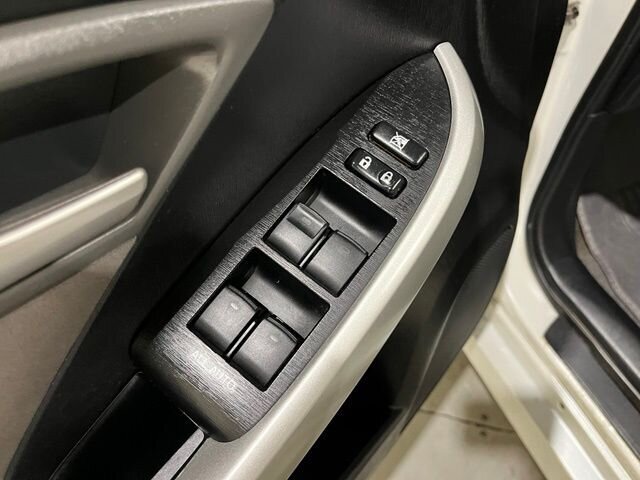 
 2013 Toyota Prius Two full									