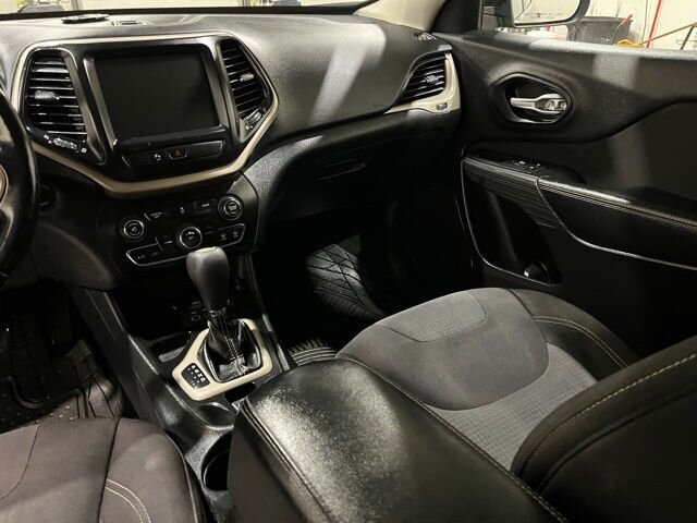 
 2016 Jeep Cherokee Latitude full									