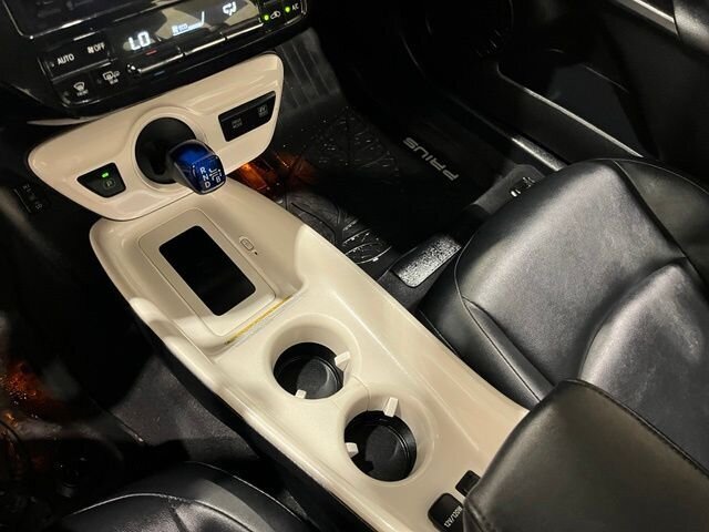 
 2016 Toyota Prius Four full									