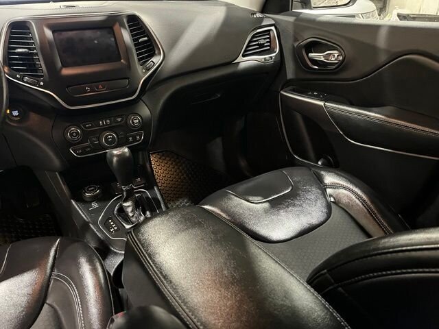 
 2019 Jeep Cherokee Latitude Plus full									