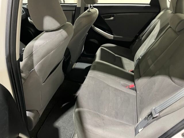 
 2013 Toyota Prius Two full									