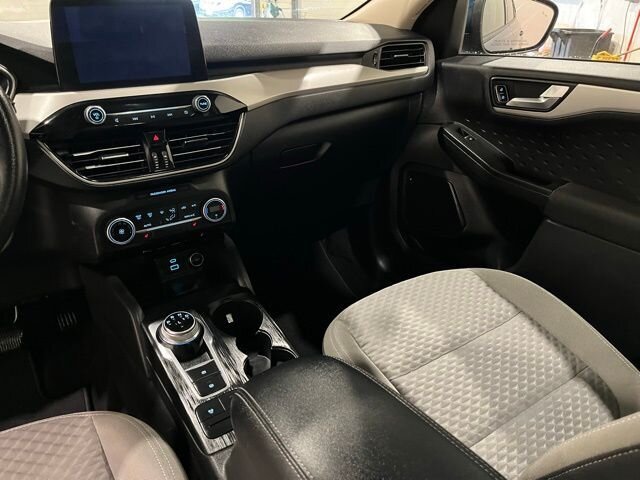 
 2020 Ford Escape SE full									