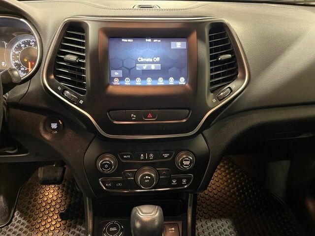 
 2019 Jeep Cherokee Latitude Plus full									