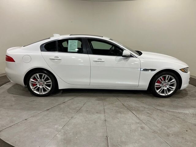 
 2019 Jaguar XE 25t Premium full									