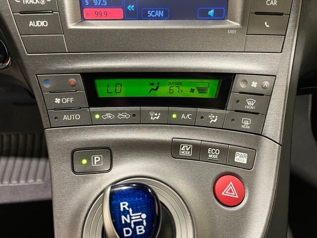 
 2013 Toyota Prius Two full									