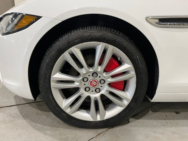 
 2019 Jaguar XE 25t Premium full									