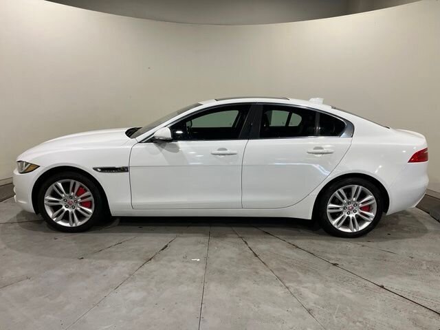 
 2019 Jaguar XE 25t Premium full									