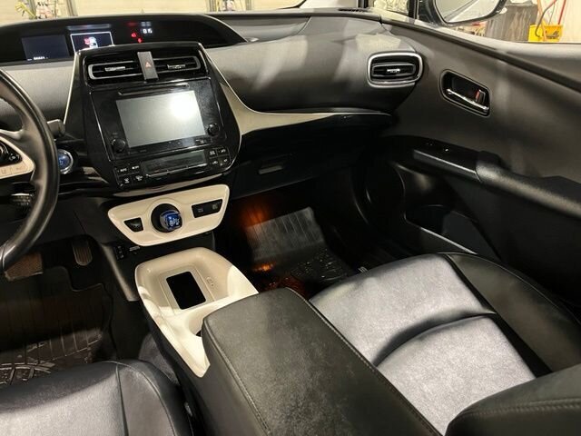 
 2016 Toyota Prius Four full									