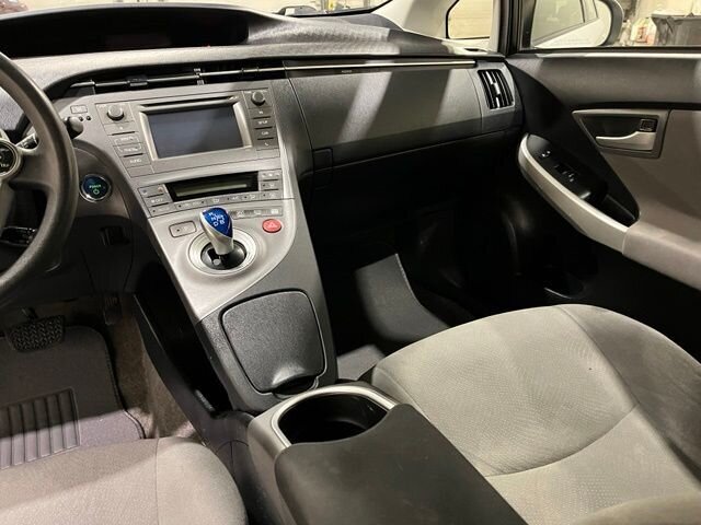 
 2013 Toyota Prius Two full									