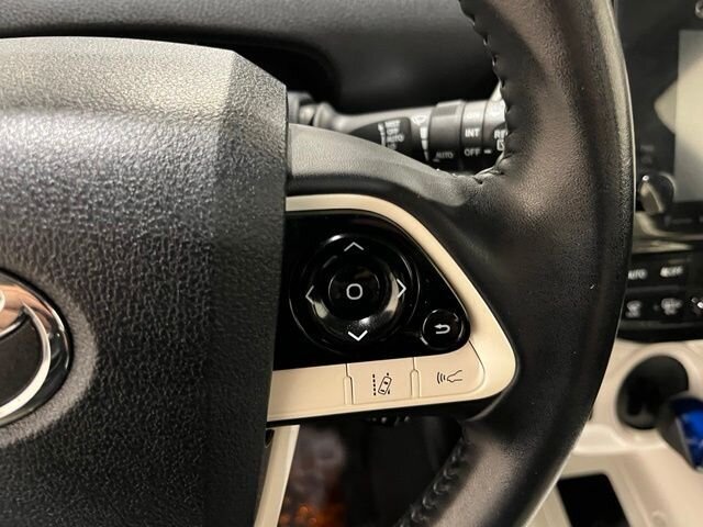 
 2016 Toyota Prius Four full									