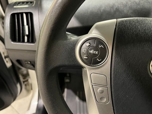 
 2013 Toyota Prius Two full									