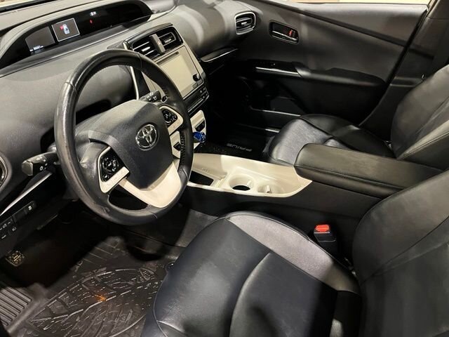 
 2016 Toyota Prius Four full									