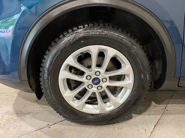 
 2020 Ford Escape SE full									