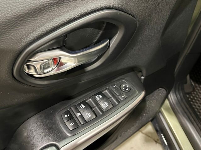 
 2019 Jeep Cherokee Latitude Plus full									