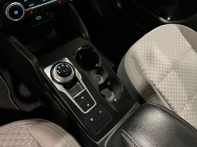 
 2020 Ford Escape SE full									