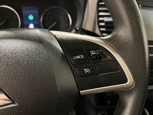 
 2019 Mitsubishi Outlander ES full									