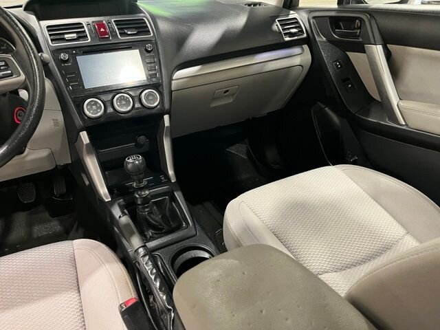 
 2016 Subaru Forester 2.5i Premium full									