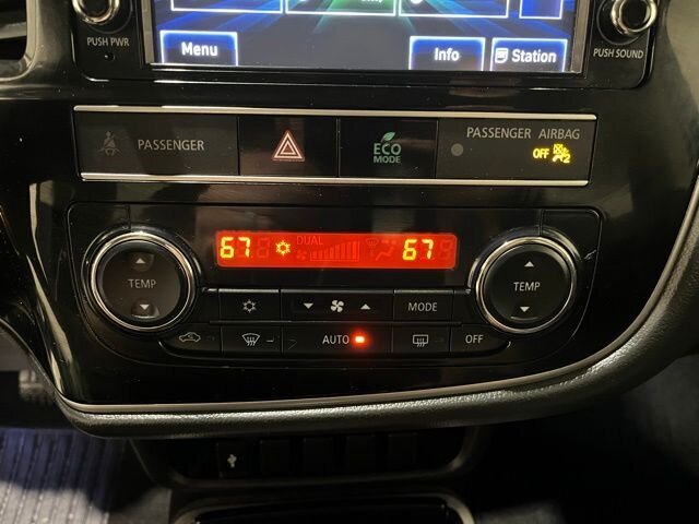 
 2019 Mitsubishi Outlander ES full									