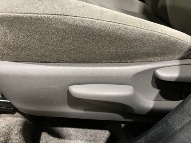 
 2013 Toyota Prius Two full									