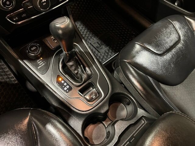 
 2019 Jeep Cherokee Latitude Plus full									