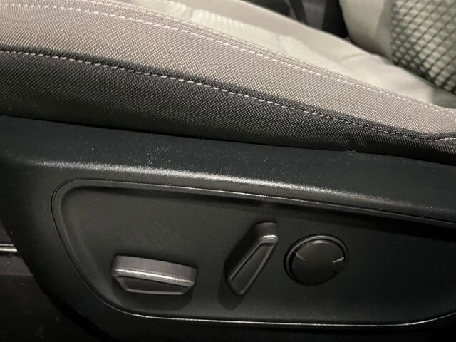 
 2020 Ford Escape SE full									