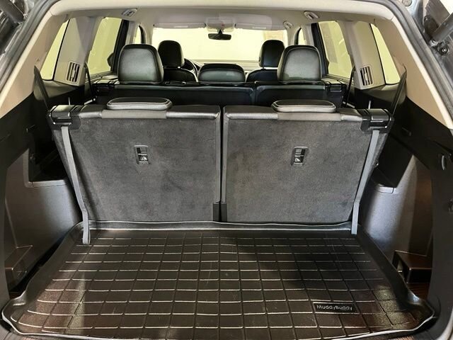 
 2021 Volkswagen Atlas 3.6L V6 SE w/Technology full									
