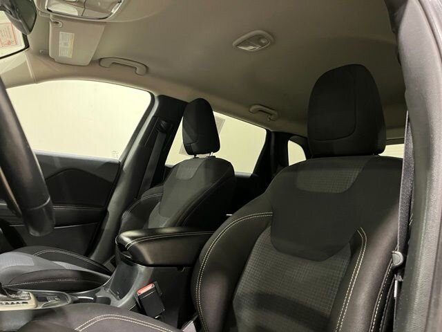 
 2015 Jeep Cherokee Latitude full									