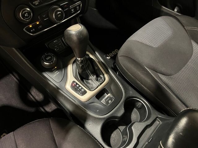 
 2015 Jeep Cherokee Latitude full									