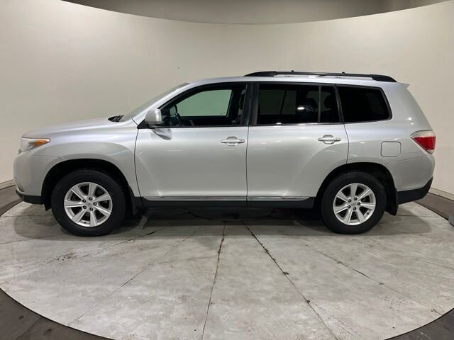 
 2013 Toyota Highlander SE full									