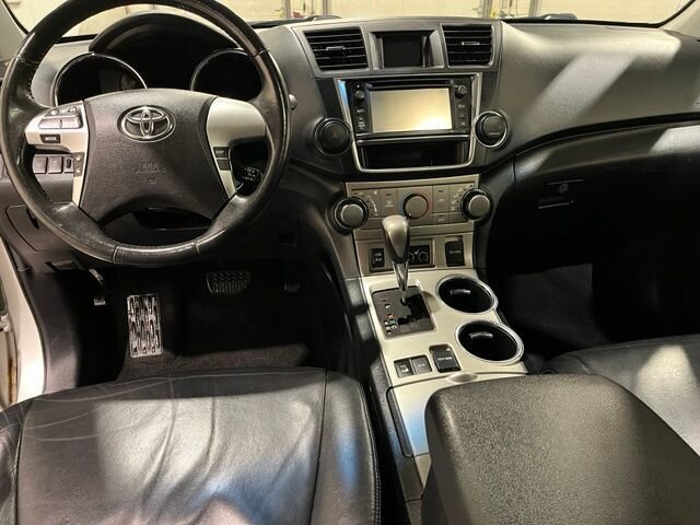 
 2013 Toyota Highlander SE full									