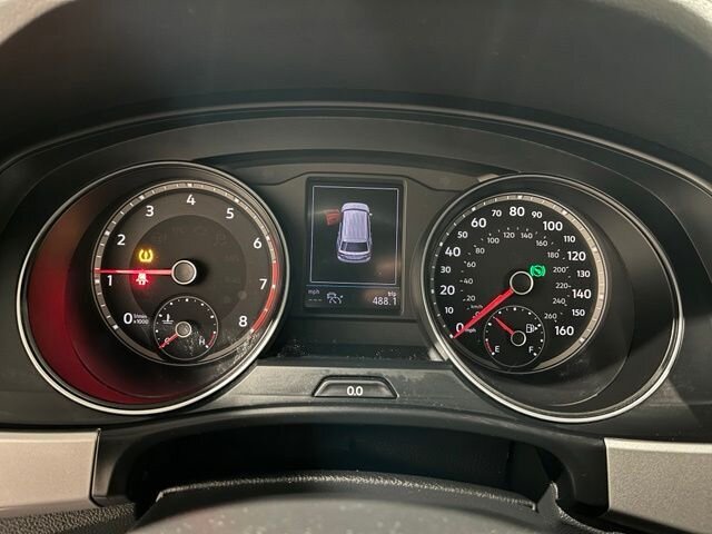 
 2021 Volkswagen Atlas 3.6L V6 SE w/Technology full									