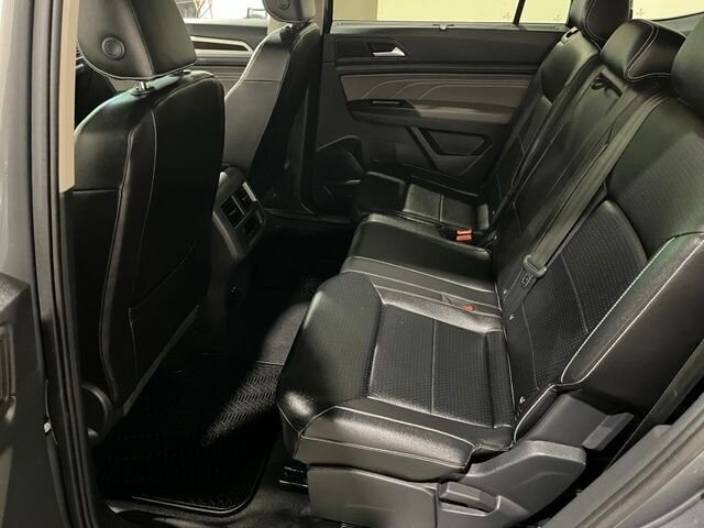
 2021 Volkswagen Atlas 3.6L V6 SE w/Technology full									