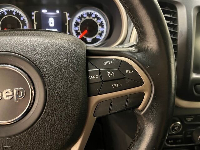
 2015 Jeep Cherokee Latitude full									