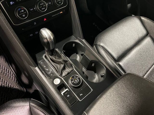 
 2021 Volkswagen Atlas 3.6L V6 SE w/Technology full									