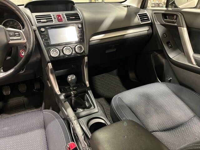 
 2016 Subaru Forester 2.5i Premium full									