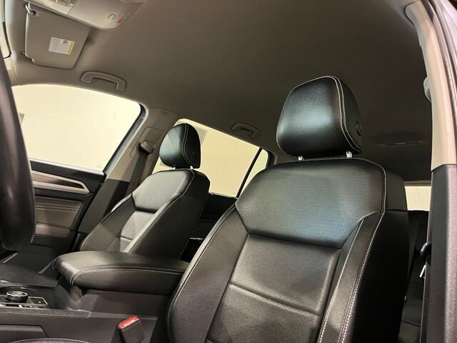 
 2021 Volkswagen Atlas 3.6L V6 SE w/Technology full									