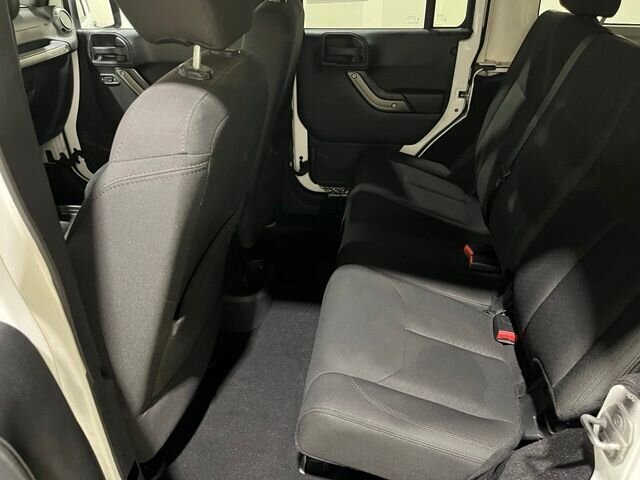 
 2016 Jeep Wrangler Unlimited Sport full									