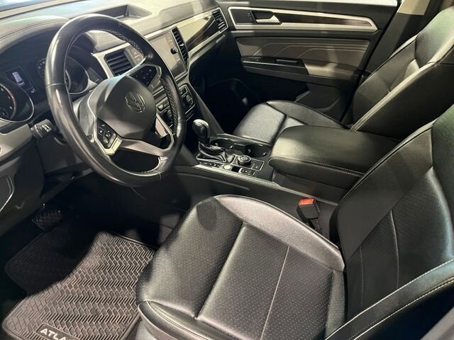 
 2021 Volkswagen Atlas 3.6L V6 SE w/Technology full									