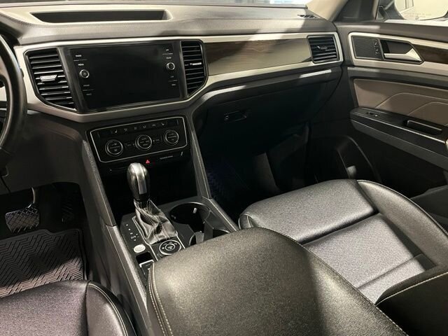 
 2021 Volkswagen Atlas 3.6L V6 SE w/Technology full									