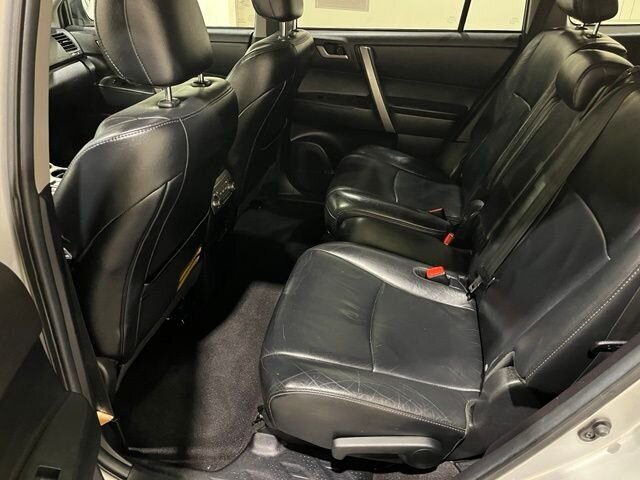 
 2013 Toyota Highlander SE full									