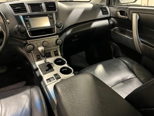 
 2013 Toyota Highlander SE full									