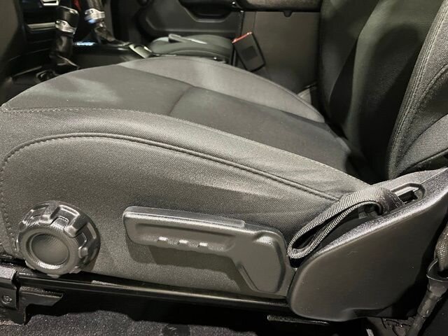
 2019 Jeep Wrangler Sport full									