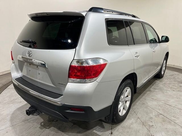 
 2013 Toyota Highlander SE full									