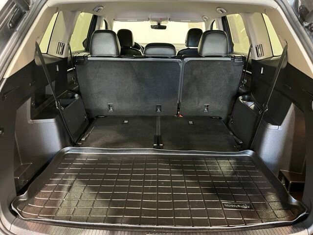 
 2021 Volkswagen Atlas 3.6L V6 SE w/Technology full									