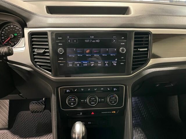 
 2021 Volkswagen Atlas 3.6L V6 SE w/Technology full									